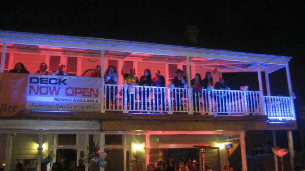 Shooters Saloon Hotel & Cabins Auckland Exterior foto