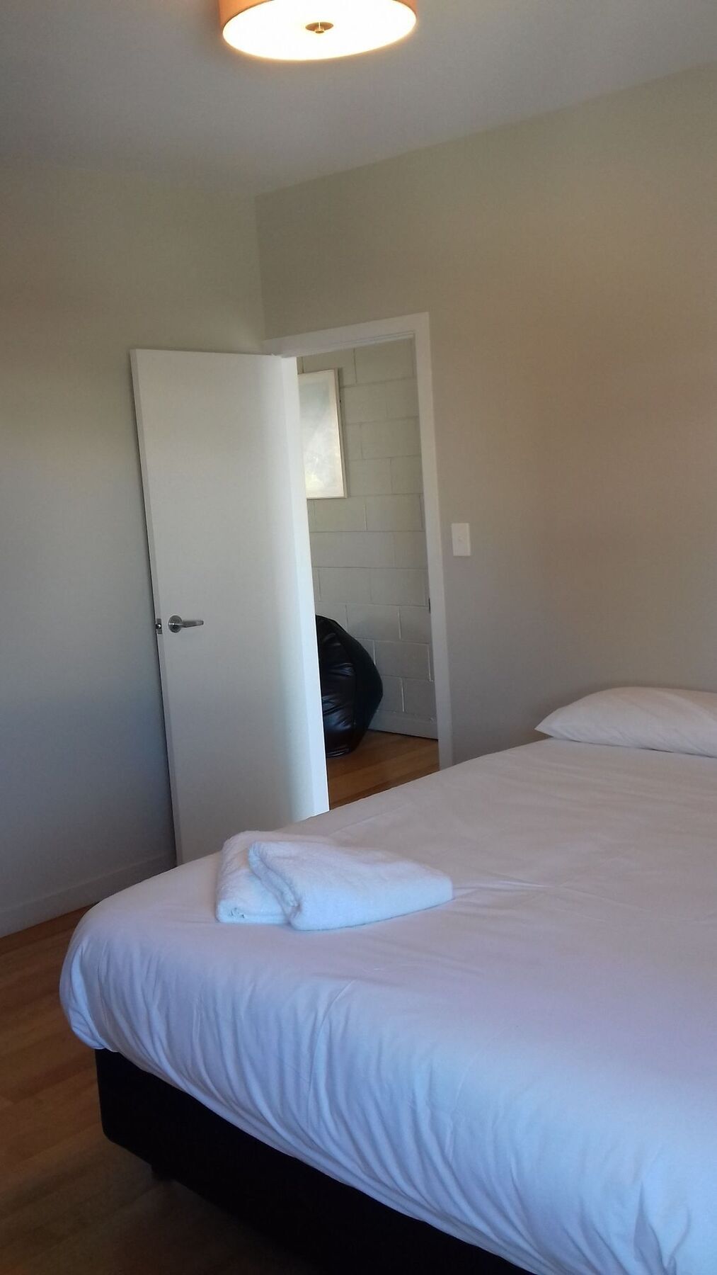 Shooters Saloon Hotel & Cabins Auckland Exterior foto