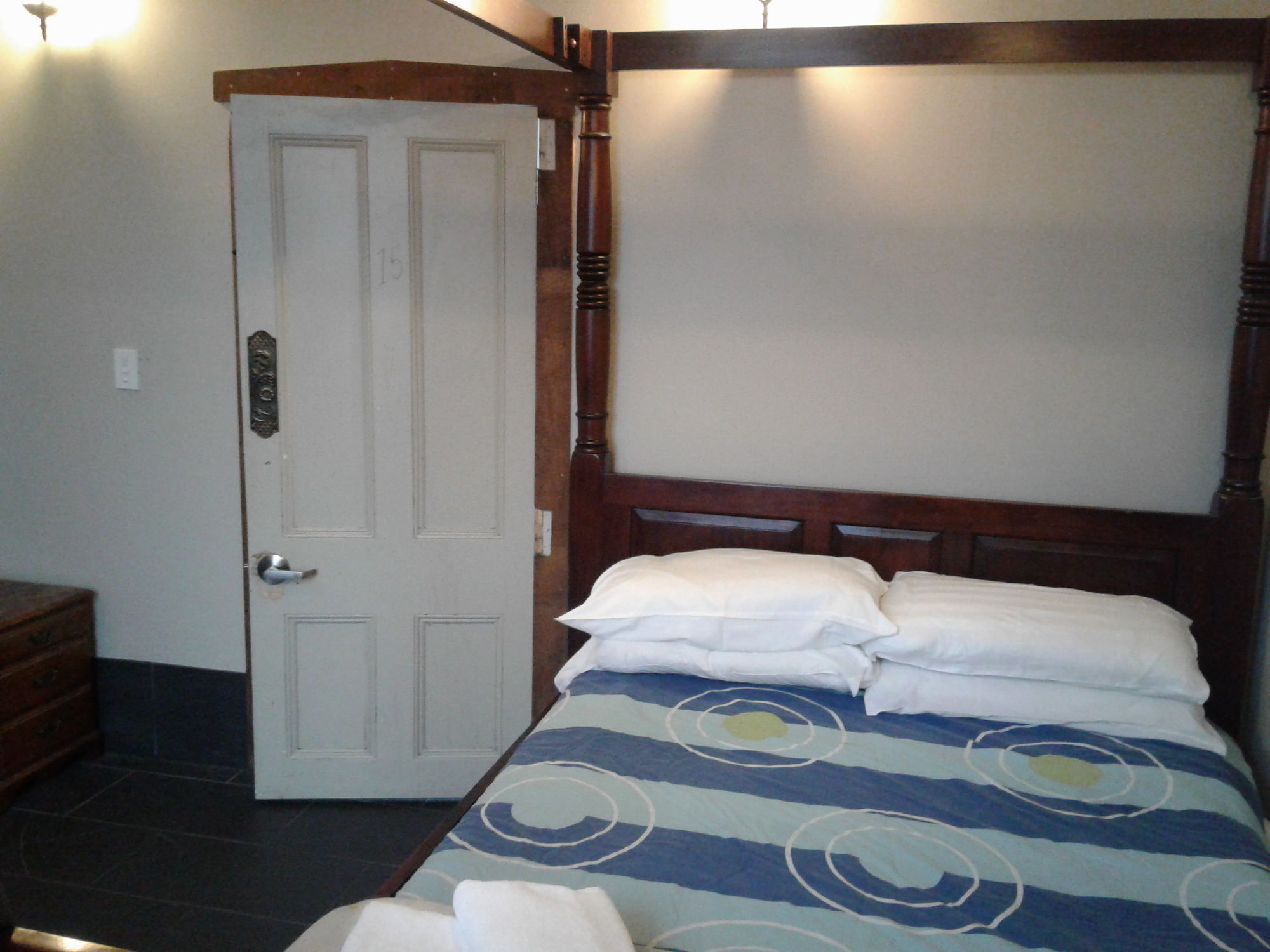 Shooters Saloon Hotel & Cabins Auckland Exterior foto